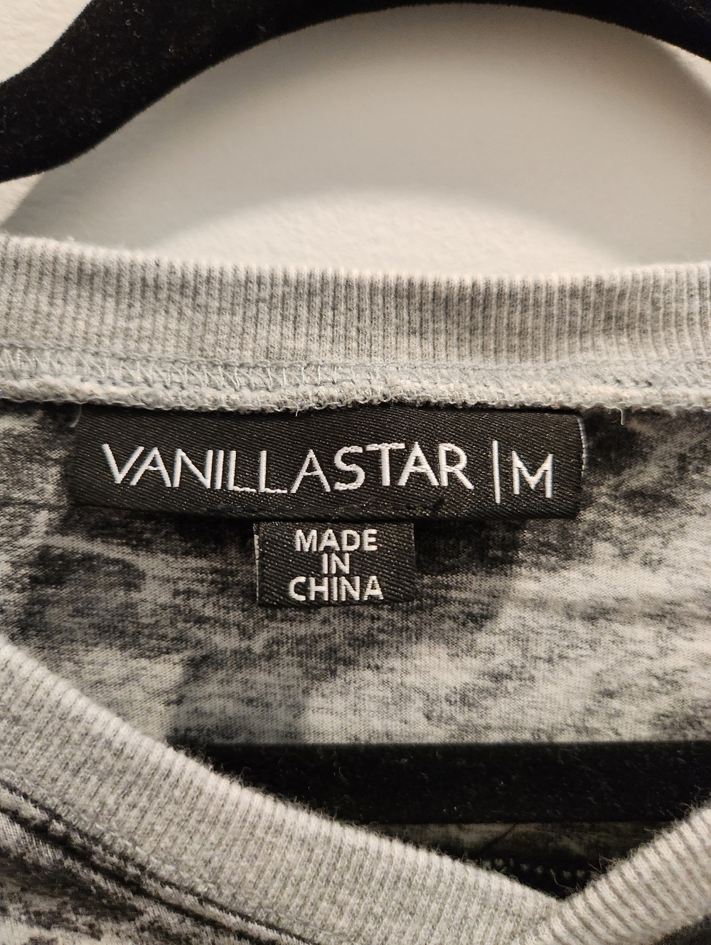 90s Grunge Acid Washed Black Graphic Jersey Style Cotton Tee with White '22' - Picture 6 of 8